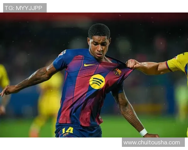 拉什福德缺席训练引发曼联巴萨备战调整，肌肉不适恢复进展与球迷社交媒体反应全解析